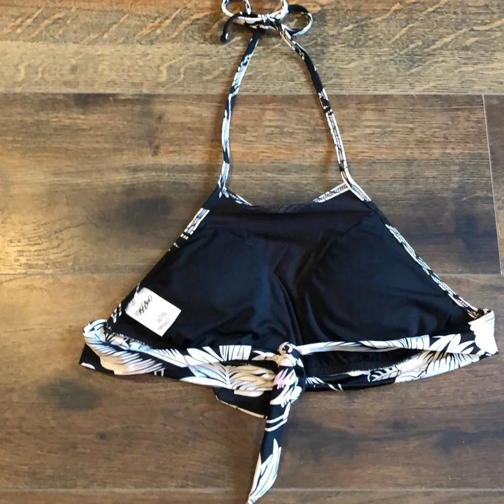 Mossimo women’s Bathing suit swimsuit top small